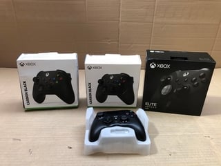 4 X ASSORTED PLAYSTATION AND XBOX GAMING CONTROLLERS: LOCATION - B12