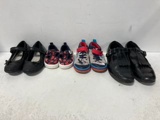 4 X ASSORTED CHILDRENS SHOES TO INCLUDE CLARKS BICYCLE PRINT VELCRO AND LACE UP SHOES IN GREY MULTI SIZE: 8: LOCATION - B5