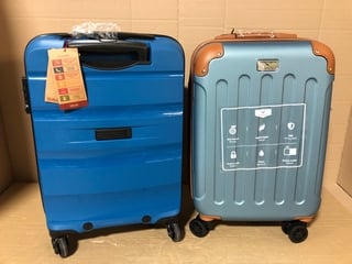 2 X ASSORTED SMALL SIZED AMERICAN TOURISTER AND LUGG LIGHT WEIGHT SUITCASES IN BLUE WITH BROWN AND BLUE: LOCATION - C2