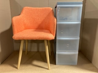 2 X ASSORTED ITEMS TO INCLUDE WOODEN LEG TEXTURED SEAT DINING CHAIR IN NATURAL AND ORANGE: LOCATION - C3