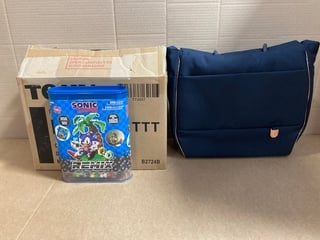 BOX OF TOMY JIGELZ SONIC THE HEDGEHOG REMIX CHARACTER ART PACKS TO INCLUDE CANVAS BAG IN NAVY: LOCATION - C3