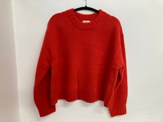 HUSH WOMENS CORA CHUNKY CASHMERE CREW JUMPER IN RED SIZE: S - RRP - £260: LOCATION - WHITE BOOTH