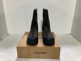 ROCKFALL RF70/014 STEEL TOE PROTECTIVE BOOTS IN BROWN SIZE: 14: LOCATION - C11