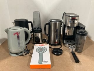 QTY OF ASSORTED JOHN LEWIS AND PARTNERS HOUSE HOLD ITEMS TO INCLUDE 2 X ASSORTED LARGE JUG KETTLES IN BLACK AND STAINLESS STEEL: LOCATION - C20