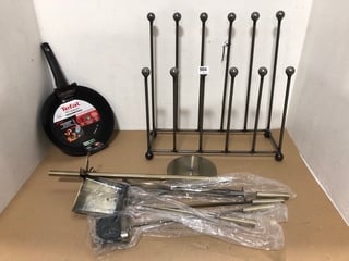 3 X ASSORTED JOHN LEWIS AND PARTNERS ITEMS TO INCLUDE GARDEN TRADING EBRINGTON FIRESIDE TOOL SET IN ANTIQUE BRASS: LOCATION - D13