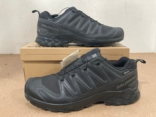 SALOMON XA PRO 3D V9 GTX WATERPROOF WALKING BOOTS IN PHANTOM AND BLACK SIZE: 12 - RRP - £160: LOCATION - D12