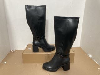 WIDE FIT KNEE HIGH COMFORT BOOTS IN BLACK SIZE: 6 TO INCLUDE MAKE UP SETTING SPRAY - MATTE FINISH: LOCATION - D11