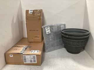 5 X ASSORTED ITEMS TO INCLUDE FROST GARLAND , 2 X PATTERNED PLASTIC PLANTERS IN DARK GREY: LOCATION - D6