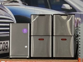 3 X ASSORTED BINS TO INCLUDE 2 X JOSEPH JOSEPH TOTEM STAINLESS STEEL RECYCLING BIN: LOCATION - AR15