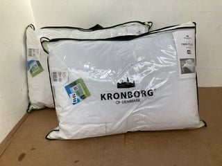 2X KRONBORG PILLOWS: LOCATION - E9