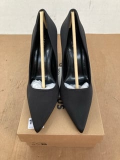 GLAMOROUS LADIES HEELS IN BLACK UK SIZE 7: LOCATION - E9