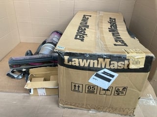 3X ASSORTED ITEMS TO INCLUDE LAWNMASTER - LAWN MOWER: LOCATION - E10