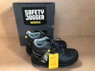 SAFETY JOGGER WORK BOOTS IN BLACK UK SIZE 4: LOCATION - E12