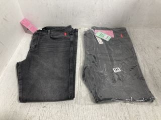 2 X SCAMP AND DUDE PAIRS ADULTS SLIM LEG JEANS IN BLACK UK SIZE 16L AND 18L: LOCATION - H4