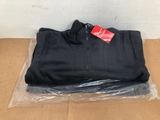 2X RESULT BLACK FLEECES UK SIZE M: LOCATION - H5