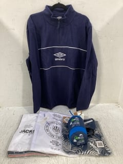 QTY OF ASSORTED MENS CLOTHING ITEMS TO INCLUDE UMBRO 1/2 ZIP POLAR FLEECE IN WHITE/BLUE UK SIZE XL KANGAROO POO POLO T-SHIRT IN NAVY BLUE UK SIZE XL: LOCATION - H8