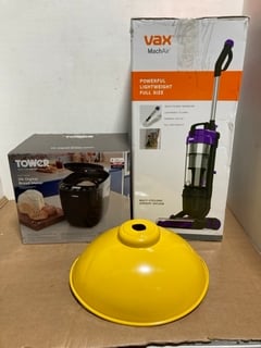 3 X ASSORTED HOUSEHOLD ITEMS TO INCLUDE TOWER FAST BAKE 2LB DIGITAL BREAD MAKER TO ALSO INCLUDE OVAL METAL CEILING LIGHT IN YELLOW: LOCATION - I16