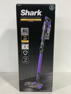 SHARK ANTI HAIR WRAP CORDLESS VACUUM CLEANER MODEL: IZ202UKT - RRP £149: LOCATION - FRONT BOOTH