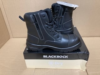 PAIR OF BLACKROCK VICTOR WATERPROOF BOOTS IN BLACK - UK 9: LOCATION - I8