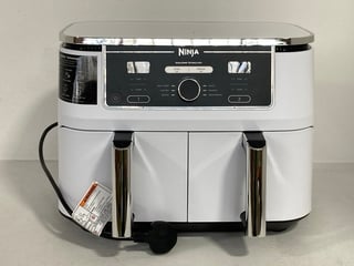 NINJA FOODI MAX DUAL ZONE AIR FRYER IN WHITE MODEL: AF400UKWH - RRP £169: LOCATION - FRONT BOOTH