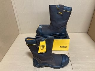 PAIR OF DEWALT MILLINGTON COMPOSITE TOE WORK BOOTS IN BROWN - UK 8: LOCATION - I7