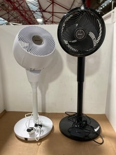 SHARK FA220UK FLEX BREEZE PORTABLE FAN IN BLACK TO ALSO INCLUDE MEACO 1056P PEDESTAL AIR CIRCULATOR FAN IN WHITE: LOCATION - I5