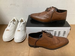 PAIR OF HUSH PUPPIES ELLIOT BROGUES IN BROWN - UK 9 TO ALSO INCLUDE PAIR OF NEW LOOK WOMENS TRAINERS IN WHITE - UK 5: LOCATION - I2