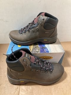 GRISPORT FUSE HIKING BOOTS IN BROWN - UK 11: LOCATION - J9