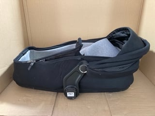 SILVERCROSS COMPACT FOLDING CARRYCOT WITH MATTRESS IN BLACK: LOCATION - J10