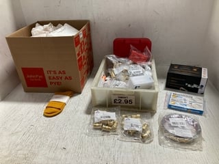 QTY OF DONNY'S PAIR OF CLASSIC RIB SOCKS IN YELLOW TO INCLUDE QTY OF HARDWARE ITEMS TO INCLUDE QTY OF 15MM X 1/2" BSPTM STRAIGHT CONNECTOR PRESS-FIT WATER VALVES: LOCATION - J17