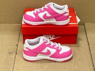 KIDS NIKE DUNK LOW IN PINK AND WHITE - UK SIZE 8.5: LOCATION - E7