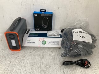 4X ASSORTED TECH ITEMS TO INCLUDE CTECHI PORTABLE POWER STATION AND ADESSO STEREO USB HEADSET WITH MICROPHONE: LOCATION - E8