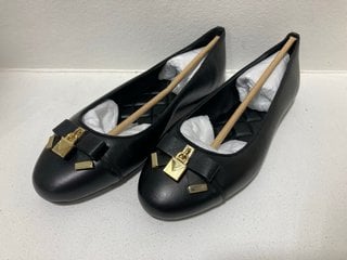 MICHAEL KORS ALICE BALLET LEATHER SHOES - SIZE UK 8: LOCATION - BR3