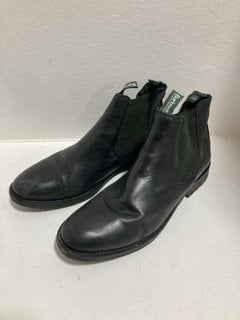 BARBOUR MENS BEDLINGTON LEATHER CHELSEA BOOTS - SIZE UK 9: LOCATION - BR4