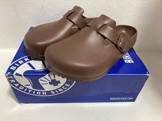 BIRKENSTOCK BOSTON EVA SHOES IN ROAST - SIZE UK 8: LOCATION - BR4