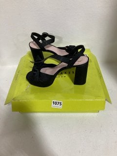 TED BAKER KENZIIE BOW EMBELLISHED HEELED COTTON BLEND SANDALS IN BLACK - SIZE UK 5: LOCATION - BR5