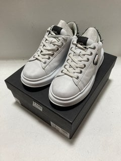 KARL LAGERFELD KAPRI KARL IKONIC STUD TAB TRAINERS IN WHITE/BLACK - RRP £185: LOCATION - BR6