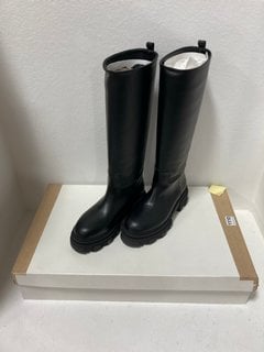 GIA BORGHINI X PERNILLE TEISBAEK PERNI 07 COMBAT BOOTS IN BLACK - SIZE UK 5: LOCATION - BR6