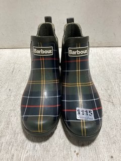 BARBOUR WILTON WELLIES IN TARTAN - SIZE UK 6: LOCATION - BR7