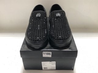 PAIR OF KURT GEIGER LONDON MENS LANEY STUD SLIP ON TRAINERS IN BLACK : SIZE 9 UK: LOCATION - BR11