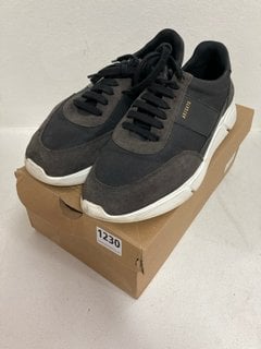 PAIR OF AXEL ARIGATO TRAINERS IN BLACK : SIZE 10 UK: LOCATION - CR3