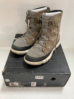 SOREL WOMEN'S EXPLORER 2 BOOTS IN SAGE - SIZE UK 5: LOCATION - CR4