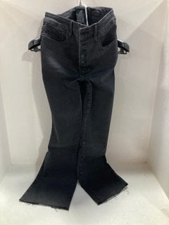 GOOD AMERICAN WOMEN'S GOOD LEGS CROP MINI BOOT JEANS IN BLACK - SIZE UK 10: LOCATION - CR4