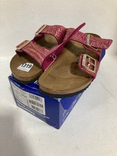 BIRKENSTOCK ARIZONE SANDALS IN DARK FUCHSIA - SIZE UK 8: LOCATION - CR6