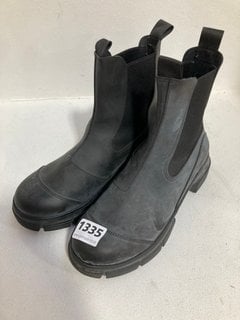 GANNI RECYCLED RUBBER CITY BOOTS IN BLACK - SIZE UK 5 - RRP £235: LOCATION - CR7