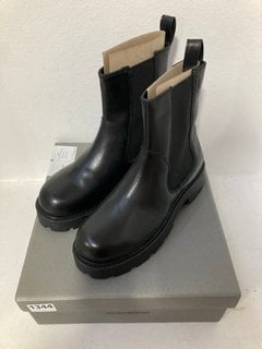 VAGABOND COSMO 2.0 TALL BOOTS IN BLACK - SIZE UK 6 - RRP £185: LOCATION - CR8