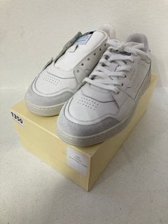 AXEL MARGIELA DICE LO TRAINERS IN WHITE - SIZE UK 7: LOCATION - CR8