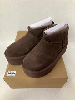 UGG CLASSIC ULTRA MINI PLATFORM SHOES IN CHOCOLATE - SIZE UK 3: LOCATION - CR8