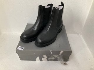 VAGABOND KENOVA BOOTS IN BLACK - SIZE UK 7 - RRP £130: LOCATION - CR8