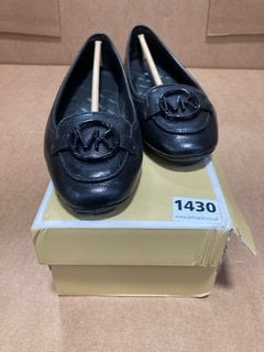 MICHAEL KORS LILLIE MOC FLAT SHOES IN BLACK - SIZE UK 7: LOCATION - C4T